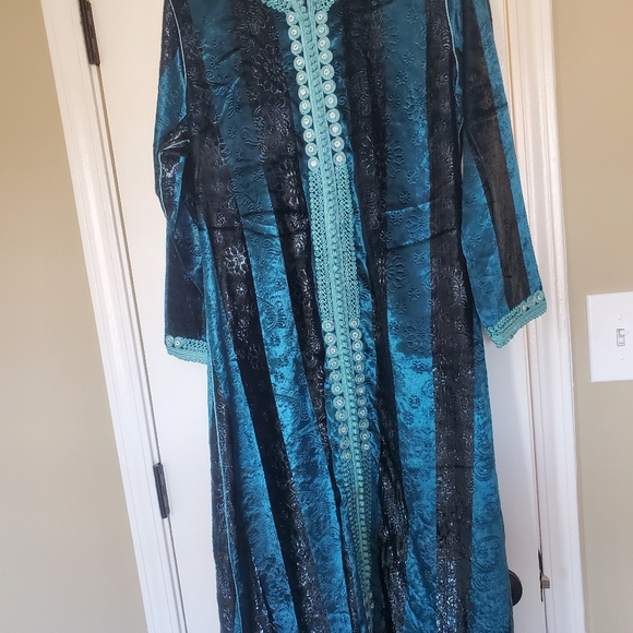 Clothes - Picture 2 of 4